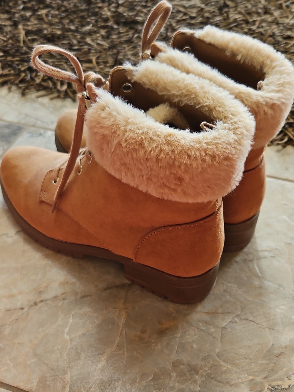 Faux-Fur Lined Tan Women’s Lace-Up Ankle Boots Size 8 - Picture 5 of 9